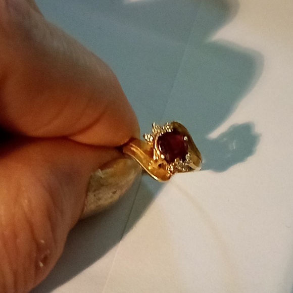 14 Karat Solid Yellow Gold Lady's Ring Approx.Size 5 - Picture 10 of 11